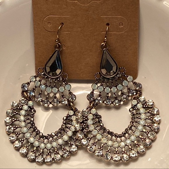Beautiful bling dangle hook earrings - Picture 3 of 10